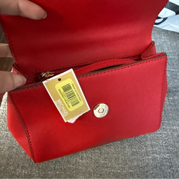 Michael Kors Nwt Scarlet Mini Bag crossbody never used!! - Picture 4 of 6